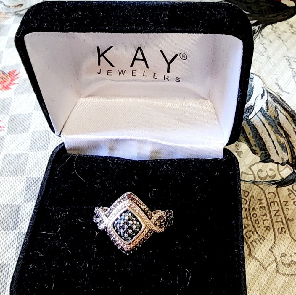 Beautiful Ladies Ring Size 6.5. Silver 925.
